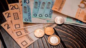 В Гродно оказалась не самая высокая средняя зарплата в регионе: свежие данные Белстата