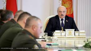 «Это справедливо? Несправедливо»: Лукашенко пообещал разобраться с ценам на медуслуги для тунеядцев