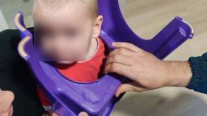 В Волковыске малыш оказался в пластиковой «ловушке»: ребенка спасли, а стул — нет