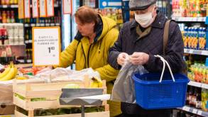 В Гродненской области пять магазинов наказали за бесплатные пакеты