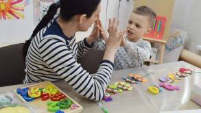 Сегодня в Беларуси отмечают День инвалидов. Как гродненский центр помощи помогает этой категории детей и взрослых
