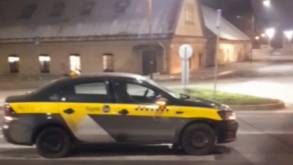 В Гродно таксист на пешеходном переходе сбил пешехода — тот подумал, что его пропускают