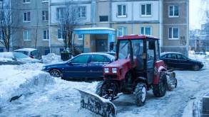 Что делать с автомобилями, которые мешают уборке снега во дворах многоэтажек?
