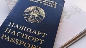 Белорусам придется уведомлять государство о том, что они приобрели гражданство другой страны или, например, карту поляка: принят законопроект о гражданстве