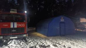 Гродненские спасатели и Красный Крест развернули мобильные отапливаемые палатки для дальнобойщиков на границе