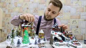 «Это почти как пазл собирать»: парень из Гродненской области создал огромный новогодний мини-городок