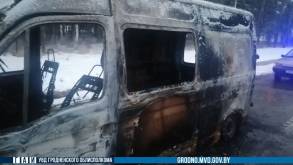 На трассе М6 под Ивье полностью сгорел микроавтобус
