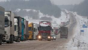 Закрытие «Бобровников» и ограничение движения для большегрузов на польской границе создало проблемы литовцам — там сильно выросли очереди из грузовиков