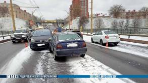 Основные причины аварий — несоблюдение дистанции: Гродненская ГАИ подвела итоги утреннего снегопада в областном центре