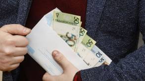 Госконтроль заинтересовался фирмой такси из Гродно, в которой работники получали по 150 рублей в месяц и не жаловались