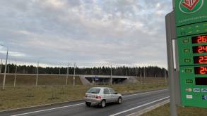 Старайтесь не привыкать к ценникам — на заправках Беларуси вновь подешевело топливо