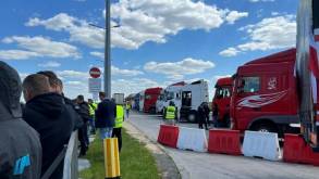 33 часа в очереди: 1000 грузовиков ожидают въезда в Беларусь из Польши