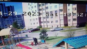 На детской площадке в Гродно украли детский самокат. Вероятнее всего, это сделал дедушка для своей внучки