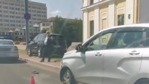 В Гродно авто поехало на дополнительную секцию светофора, как на основной зеленый: авария попала на запись видеорегистратора пострадавшей машины
