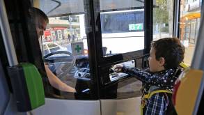 С 1 июля в Гродно проезд в общественном транспорте для школьников и студентов на два месяца станет платным