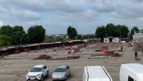 Непривычно пусто: посмотрите, как сейчас выглядит нижняя площадка Скидельского рынка в Гродно