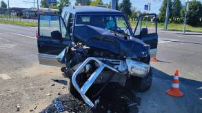 В Гродно пьяный водитель внедорожника проехал на «красный» и протаранил пассажирский автобус — три человека пострадали