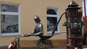 Фотофакт: «Скамейка безопасности» появилась в Гродно в день 170-летия пожарной службы