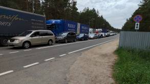 Очереди из машин образуются к выходным на границе с Литвой и Польшей