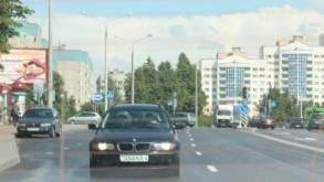 С 25 августа водителям в Беларуси нужно ездить с включенным светом фар. В ГАИ назвали размеры штрафов за забывчивость