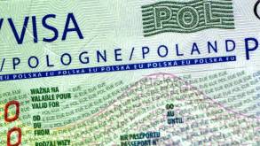 Польша возобновила прием документов на туристические визы, но дат так и нет