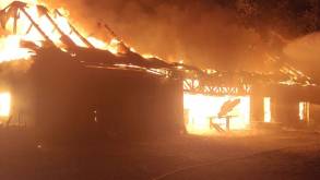 Ночью в Озёрах под Гродно сгорела пилорама: зарево от пожара было видно за много километров