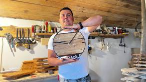 Спасал людей, а теперь вырезает настенные часы из дерева: почитайте историю начинающего предпринимателя из Гродно