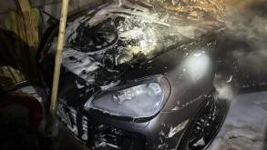 На выходных в Коробчицах прямо в гараже сгорел Porsche Cayenne