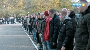 100 новобранцев из Гродненской области уже отправились в армию