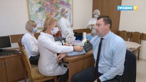 Более 100 сотрудников Гродненского горисполкома привились от гриппа: кто-то бесплатной российской, кто-то платной французской вакцинами