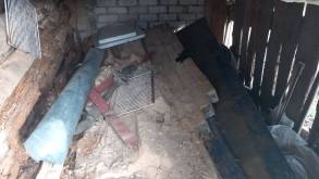 В Островце во время уборки на пенсионера рухнула стена сарая