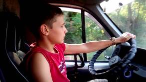 Школьникам в Беларуси могут разрешить обучаться вождению авто