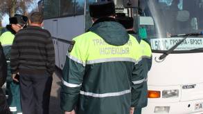Транспортники прямо на трассе изъяли у перевозчика автобус «Гродно - Брест». За что?