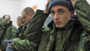Белорусские военные получат кашне и платья