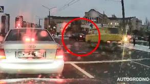 Странное ДТП в Гродно: оба водителя грубо нарушили правила и столкнулись друг с другом. Кого признают виновным?