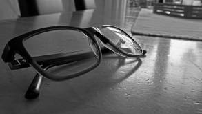 В Гродно пенсионерка забыла очки на почте, и их забрал мужчина. На его беду они оказались очень дорогими