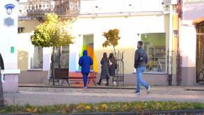Эксперимент милиции: сотрудник в гражданском на людях раскладывали «наркотики» в центре Гродно — никто не позвонил на линию 102