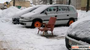 Можно ли закрепить за собой парковочное место во дворе, если чистить его от снега? Вот что ответили в ГАИ