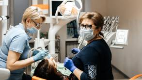 Не повысили, а отрегулировали: Минздрав объяснил рост цен в стоматологии
