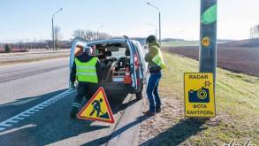 Новый инструмент в борьбе с лихачами: в Беларуси стали по-новому устанавливать предупреждающие знаки о камерах скорости