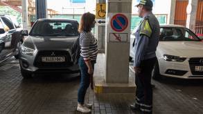 В каких случаях в Беларуси любители припарковать авто ближе ко входу в магазин могут уйти из него пешком?