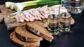 Белстат: белорусы стали меньше пить водки и есть больше мяса