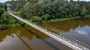 Самый длинный подвесной мост Беларуси, расположенный в Мостах, начали реконструировать