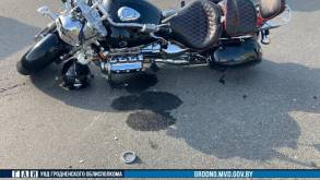 Утром в Гродно мотоциклист упал во время движения: мужчину доставили в больницу