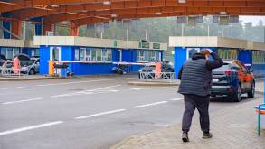 «Через Турцию — 5 000 евро сверху»: какие у белорусов остались пути доставки «зависших» в Литве машин