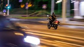 Ночью гродненцы пожаловались в милицию на очень «громкого» мотоциклиста: когда его задержали, оказалось, что у него нет прав и целый «букет» подобных нарушений