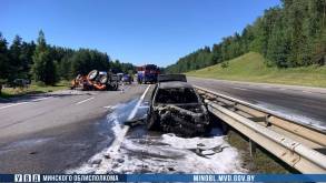 Серьезная авария на гродненской трассе М6: сгоревшая легковушка и перевернутый трактор