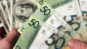 Нацбанк: рубль может ослабнуть к доллару более чем на 10% за год