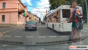 В Беларуси некоторые виды СПМ могут отнести к транспортным средствам со всеми вытекающими: Генпрокуратора озаботилась страшной статистикой ДТП с электросамокатами