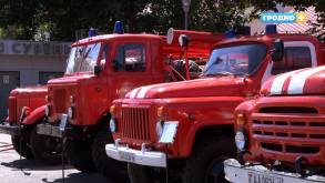 Выставка спецтехники МЧС открылась у пожарной каланчи в Гродно: машины показывают бесплатно